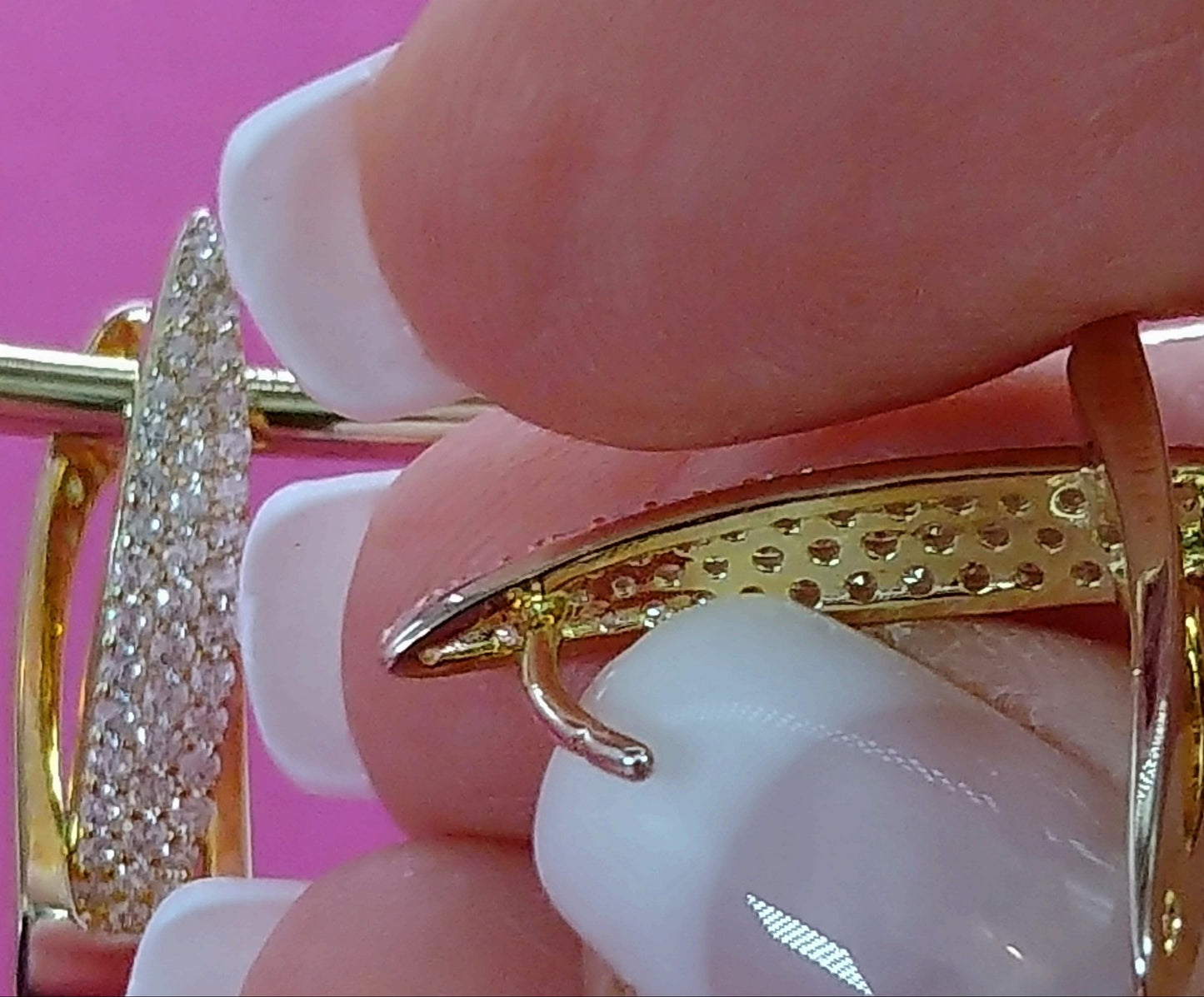 Ohrring, 925 Silber, vergoldet, reich besetzt mit klaren Zirkoniasteinen