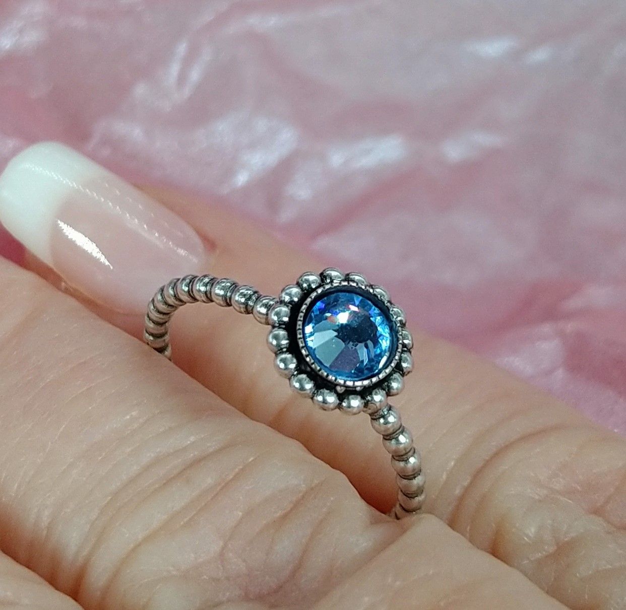 Ring "Flower" mit hellblauem Kristall