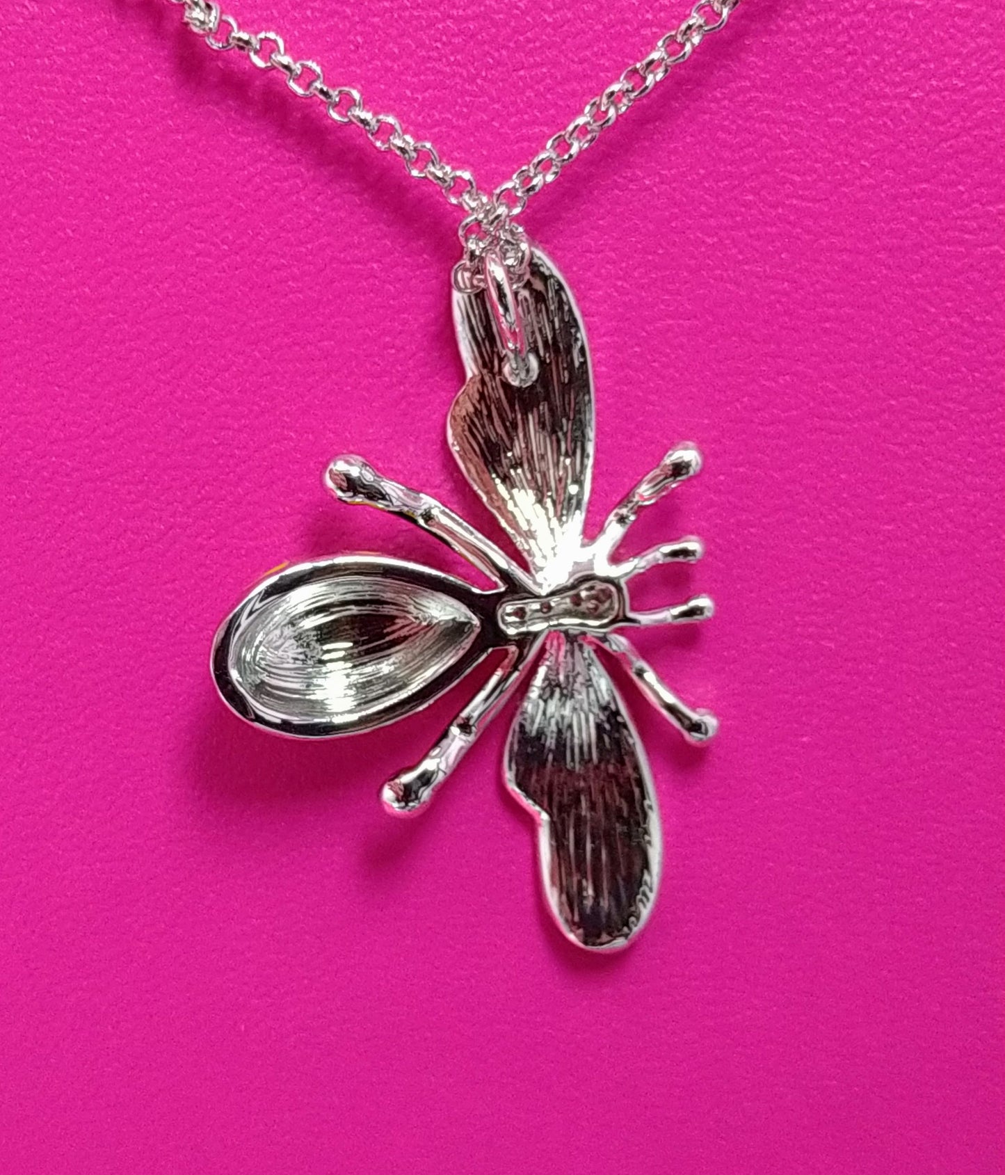Kette mit Anhänger "Biene"
