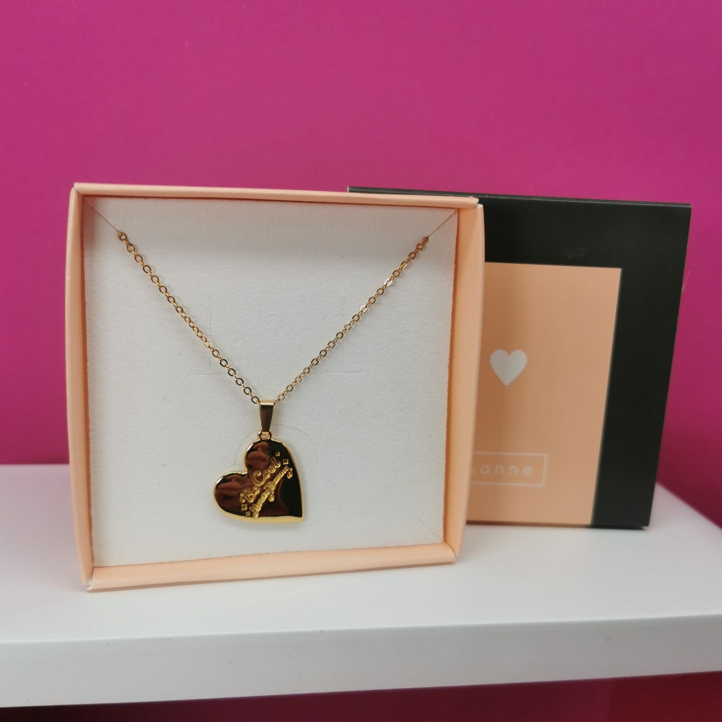 Kette "Be Cool Honey Bunny", von &anne